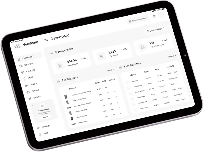 טאבלט מציג לוח מחוונים של UX/UI עבור אפליקציית ניהול, המציג סטטיסטיקות של סקירת החנות, מוצרים מובילים, סרגל צד של תפריטים ופעילות אחרונה בממשק נקי ומינימליסטי.