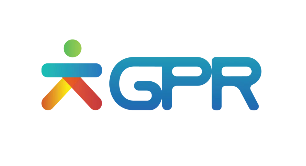 לוגו עם האותיות GPR בכחול לצד דמות אנושית גיאומטרית העשויה מקטעים חופפים צבעוניים: עיגול ירוק לראש, פס כחול לזרועות, פסים כתומים ואדומים היוצרים X לגוף.